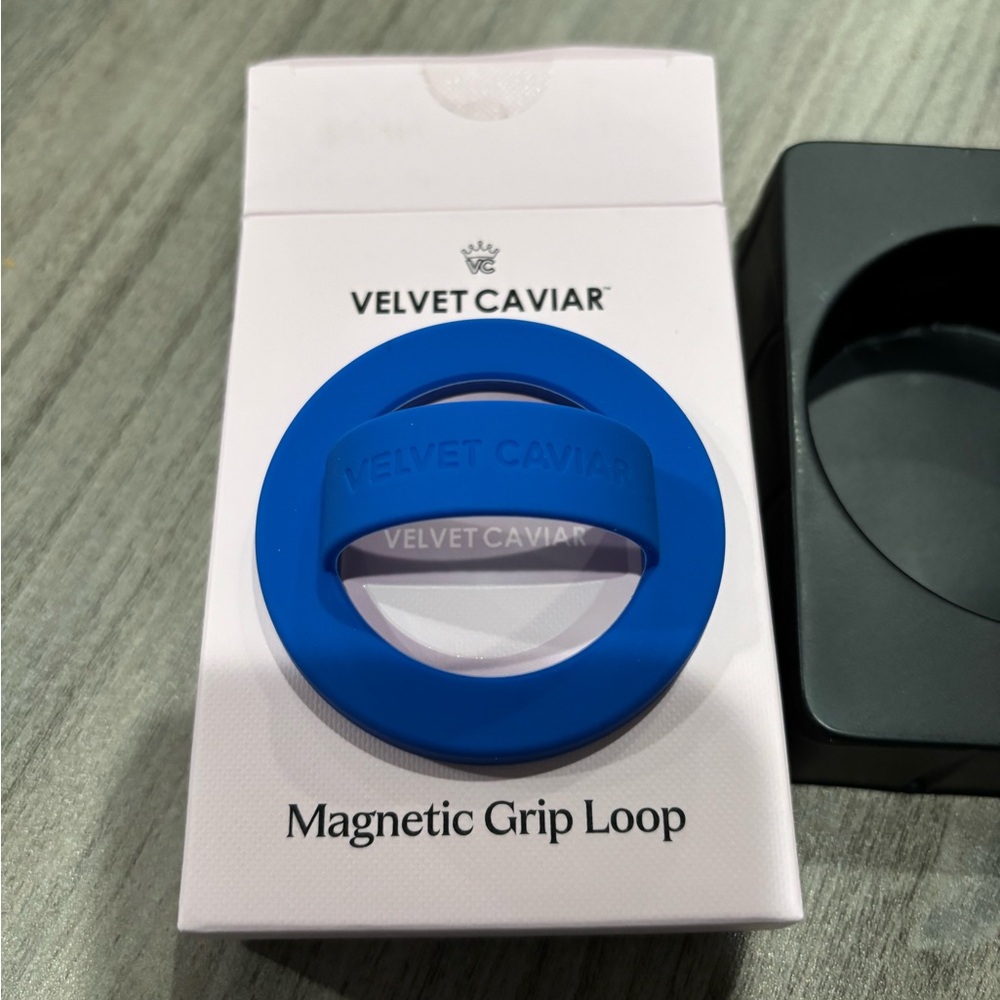 Velvet Caviar Blue Magnetic Phone Grip
